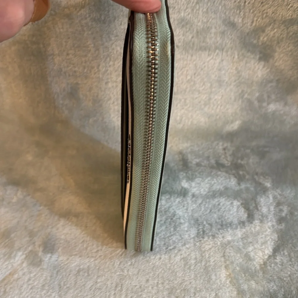 kate spade Green and White Women's Wallet - Picture 13 of 17